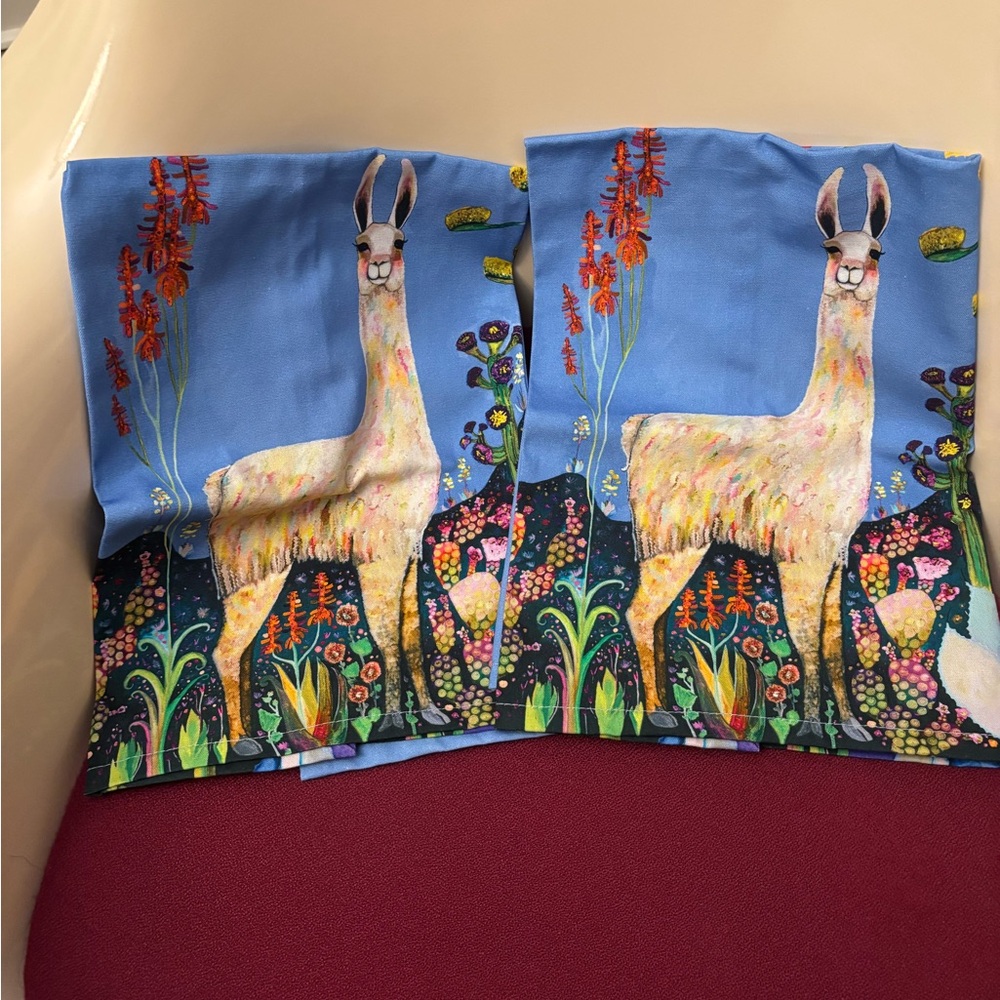 NEW — Set Of 2 —GreenBox Art Culture Kitchen Dish Tea Towels 21"x28" Llamas. NWT